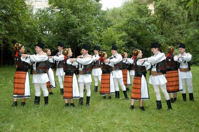 ansamblul-porolissum-zalau-dansatori