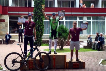 instinct_team_ionut_tap_vlad_neaga_podium_moneasa