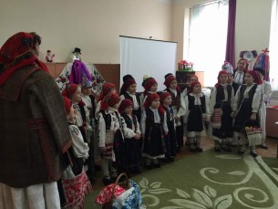 Copiii de grădiniță învață să prețuiască obiceiurile și tradițiile de Crăciun, la Șimleu Silvaniei