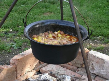 mancare-traditionala-ceaun