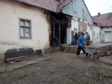 Sub presiunea timpului, un perete al Casei lui Iuliu Maniu s-a dărâmat