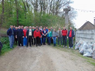Jandarmii sălăjeni s-au alăturat campaniei de ecologizare „Luna curăţeniei în municipiul Zalău”