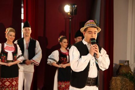 De vorbă cu Daniel Pop, după lansarea primului său album muzical – „Horile m-o dus prin lume” 